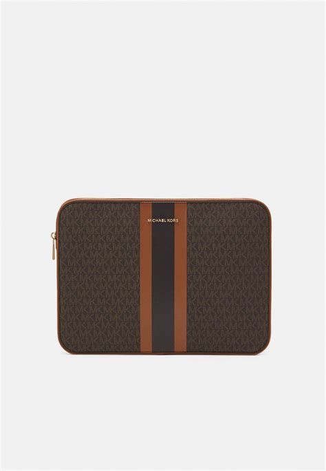 porta pc michael kors|michael kors jet set case.